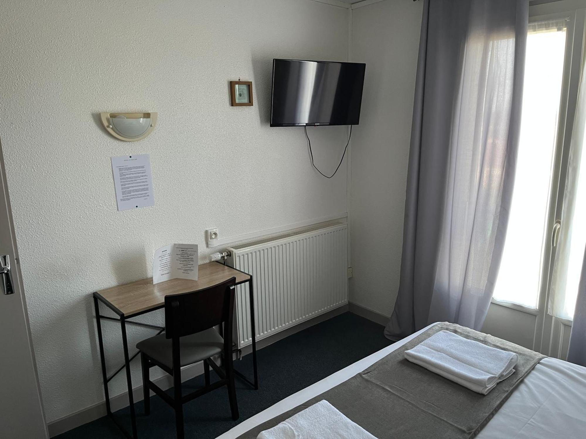 Hotel Le Lyon Vert Commentry Buitenkant foto