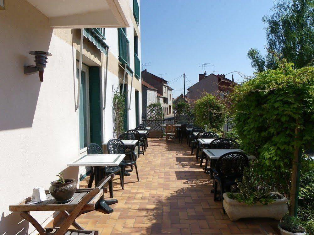 Hotel Le Lyon Vert Commentry Buitenkant foto